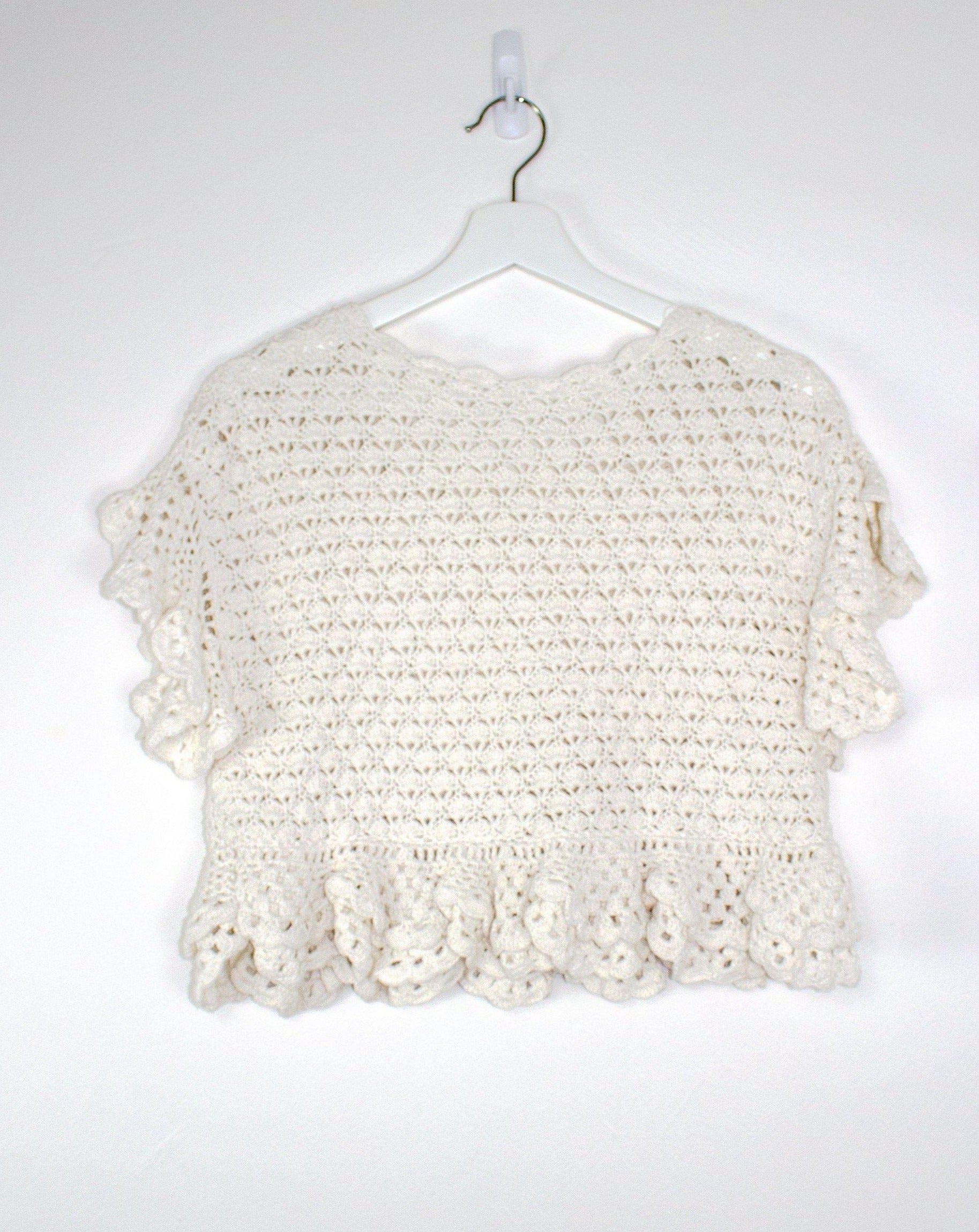 OLI & KUBO Ruffle Crochet White Top